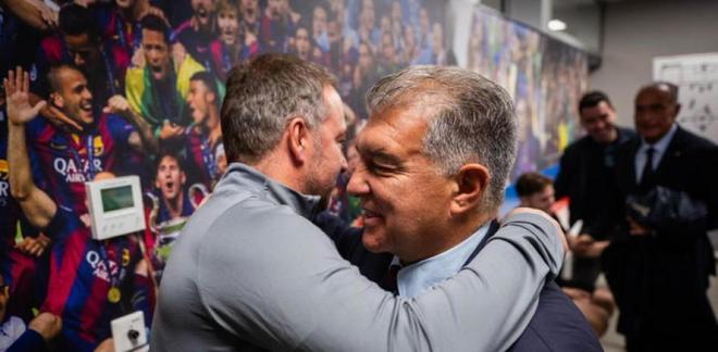 Laporta trở lại trung tâm huấn luyện, xúc động chia tay đội bóng trước chiến dịch tái tranh cử